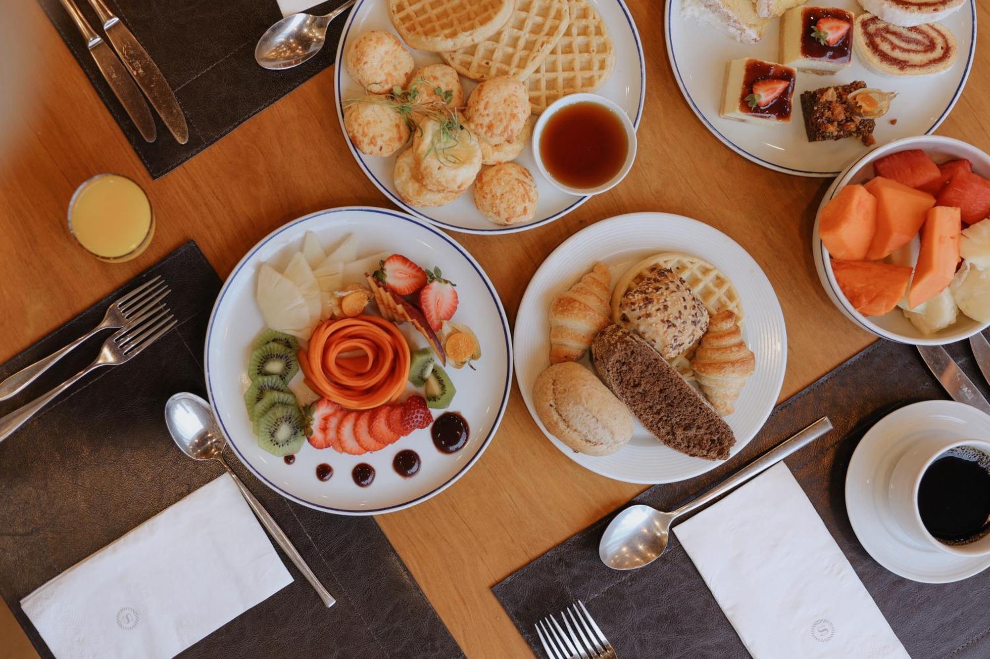 Sheraton Santos Hotel מראה חיצוני תמונה A breakfast buffet at a hotel