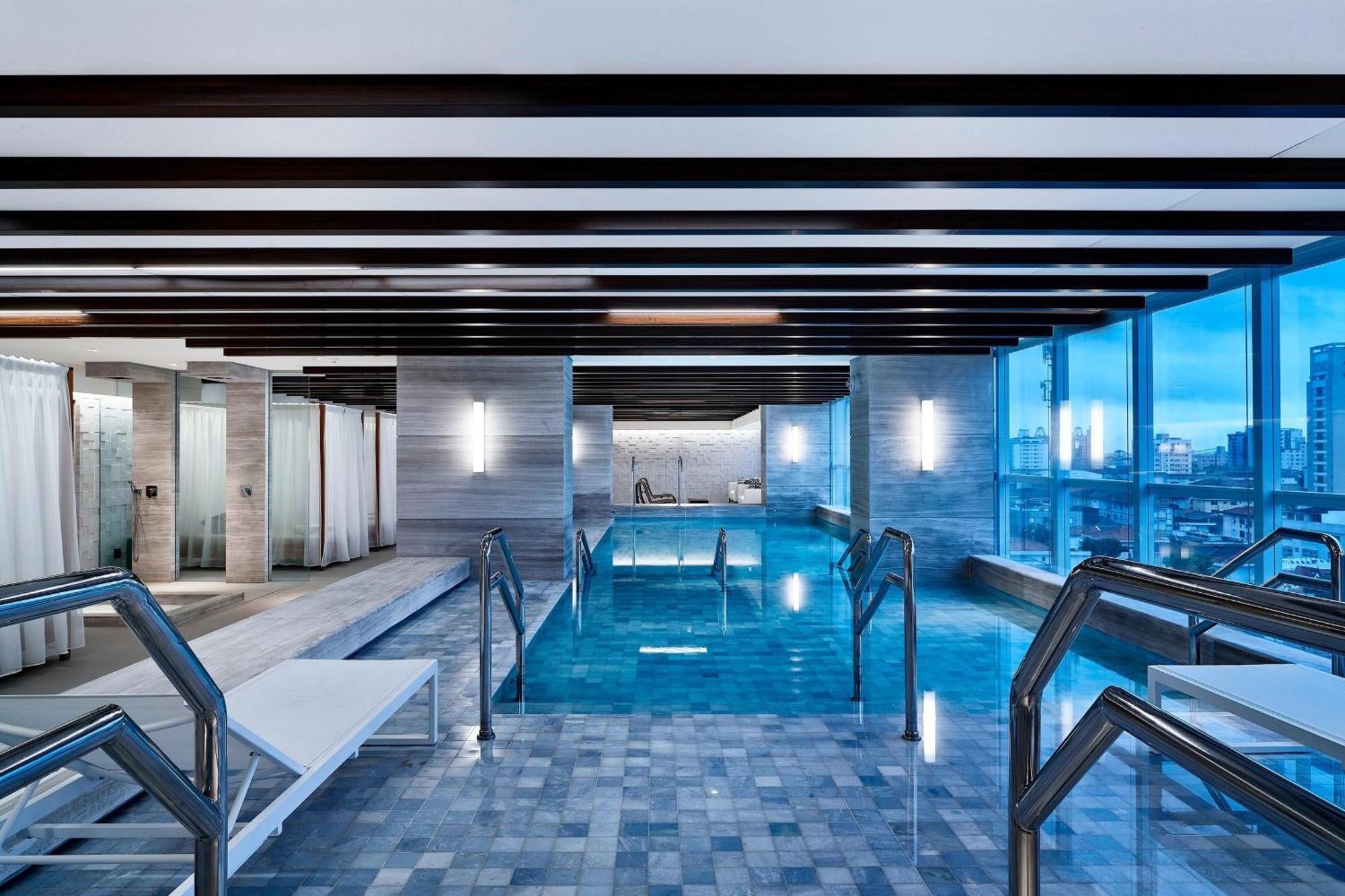 Sheraton Santos Hotel מראה חיצוני תמונה The pool at the Ritz-Carlton, Osaka